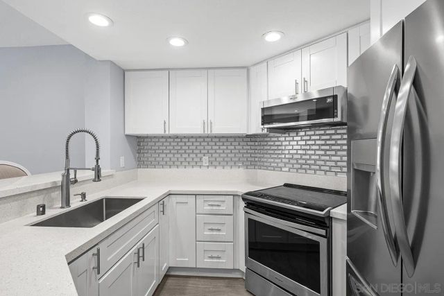 640 Camino De La Reina 1206, San Diego, CA 92108