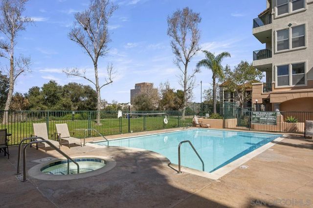 640 Camino De La Reina 1206, San Diego, CA 92108