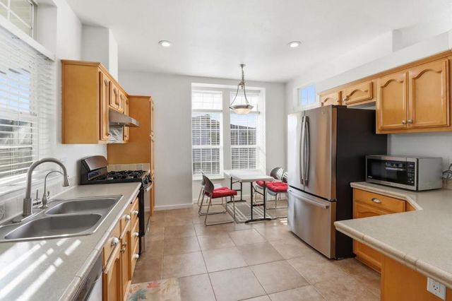 1220 Tasman Drive, Sunnyvale, CA 94089