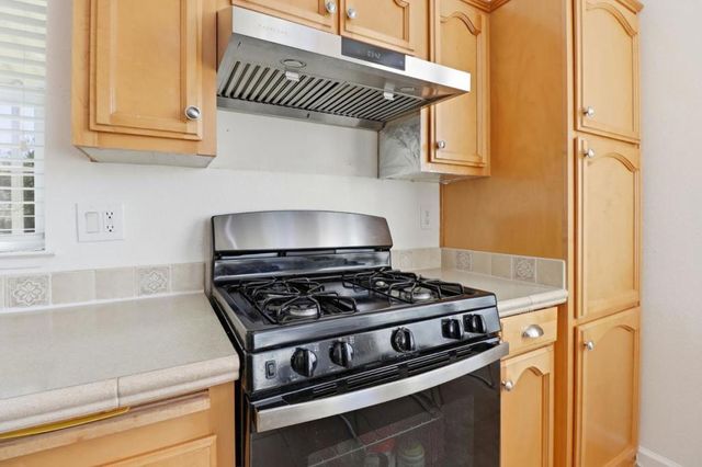 1220 Tasman Drive, Sunnyvale, CA 94089