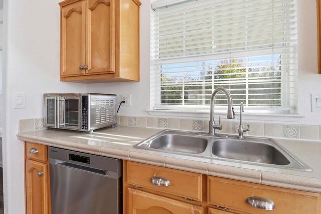 1220 Tasman Drive, Sunnyvale, CA 94089