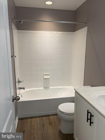 40 ORCHARD GREEN DR, Charles Town, WV 25414