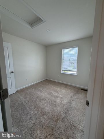 40 ORCHARD GREEN DR, Charles Town, WV 25414