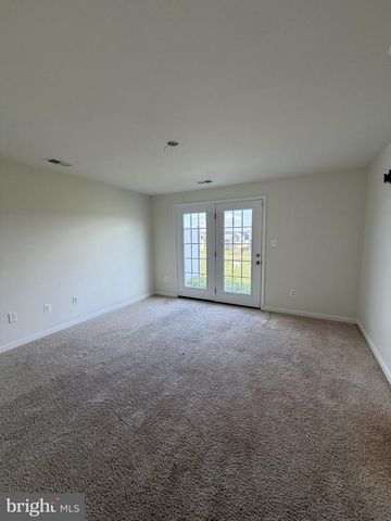 40 ORCHARD GREEN DR, Charles Town, WV 25414