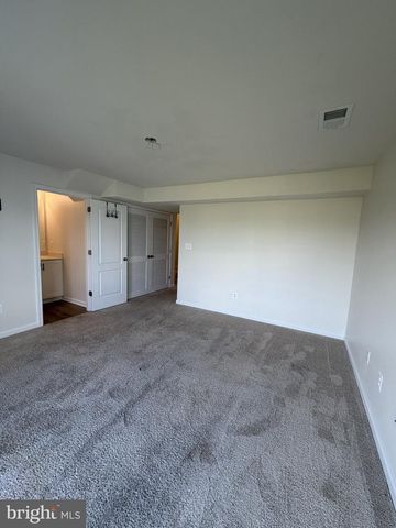40 ORCHARD GREEN DR, Charles Town, WV 25414
