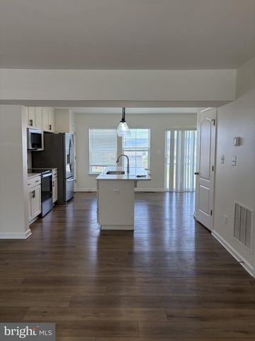 40 ORCHARD GREEN DR, Charles Town, WV 25414