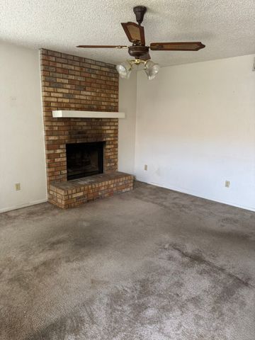 2101 Mistletoe Avenue, Fort Worth, TX 76110