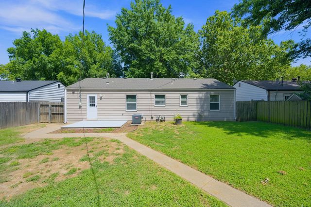 1039 N Kokomo, Derby, KS 67037