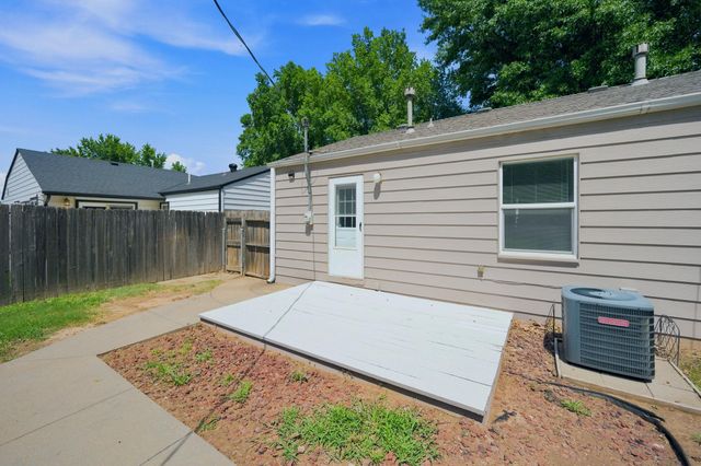 1039 N Kokomo, Derby, KS 67037