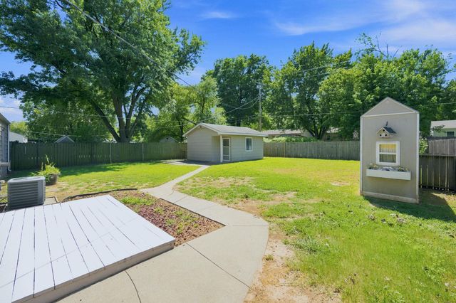 1039 N Kokomo, Derby, KS 67037
