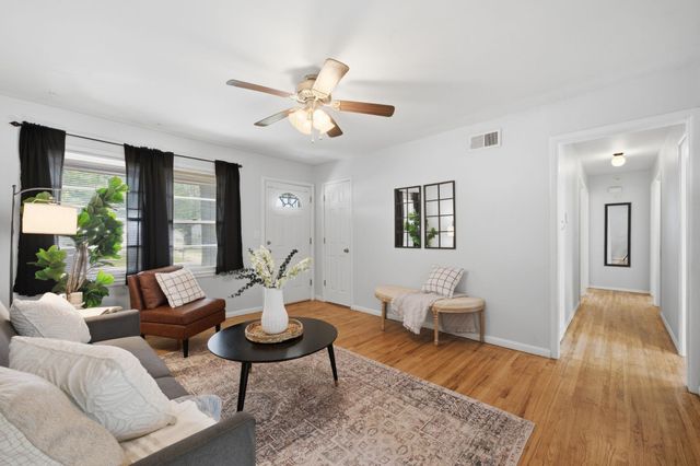 1039 N Kokomo, Derby, KS 67037