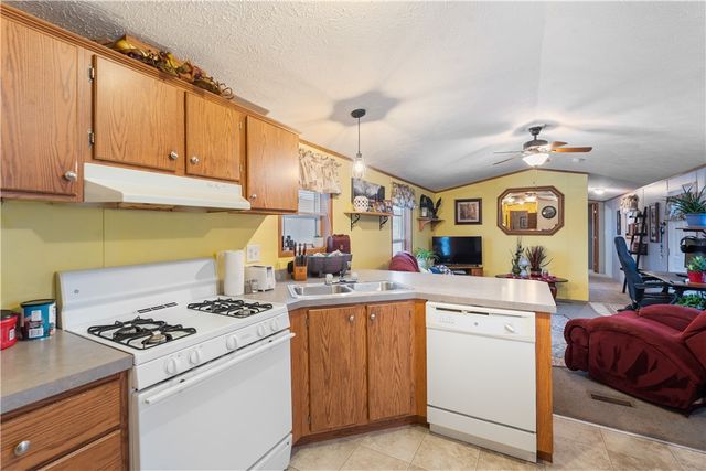 74 Bloomdale MHP, West Bloomfield, NY 14469