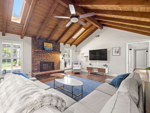 8732 N Fuller Avenue, Fresno, CA 93720