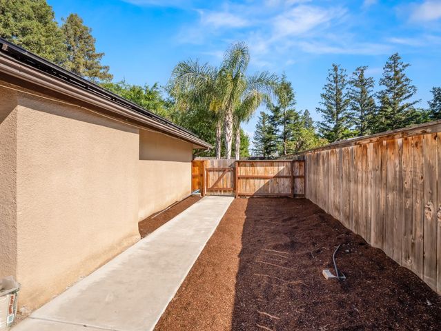 8732 N Fuller Avenue, Fresno, CA 93720