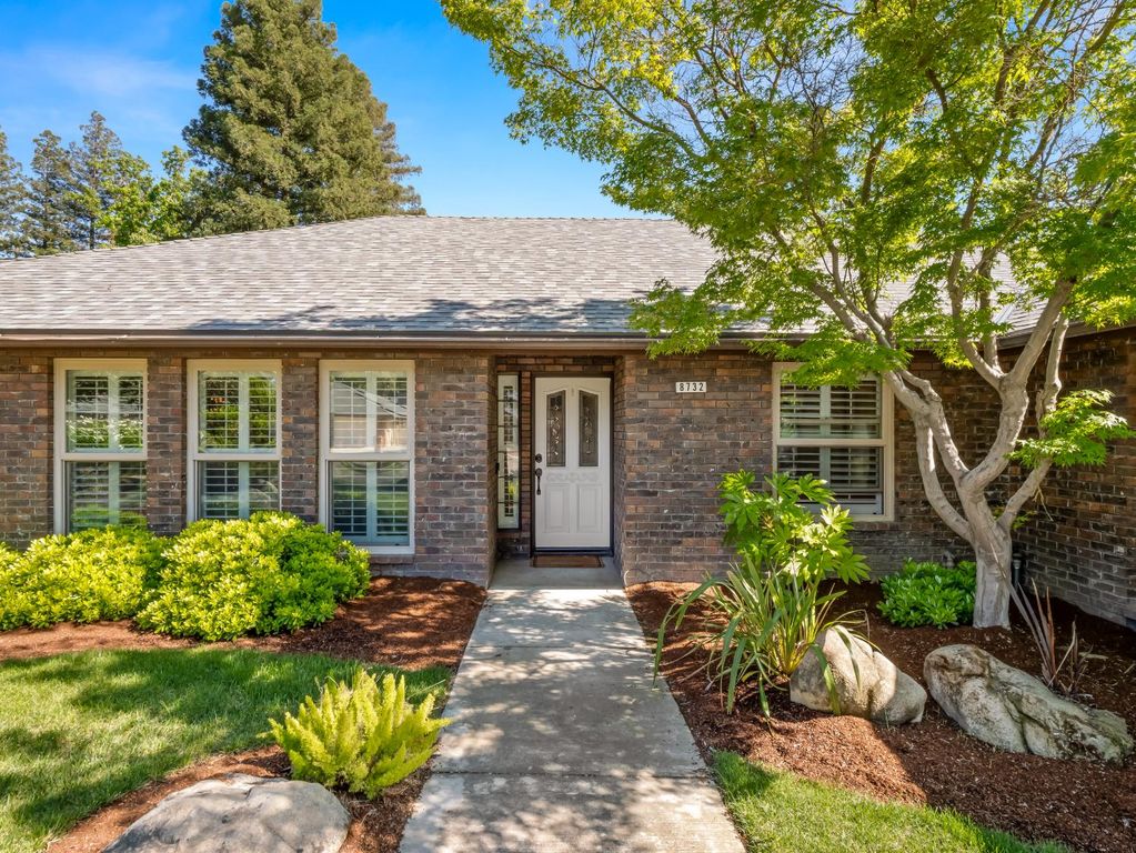 Image 3 of property listing at 8732 N Fuller Avenue, Fresno, CA 93720