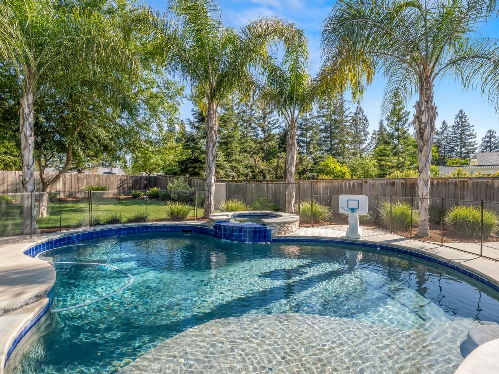 Image 33 of property listing at 8732 N Fuller Avenue, Fresno, CA 93720