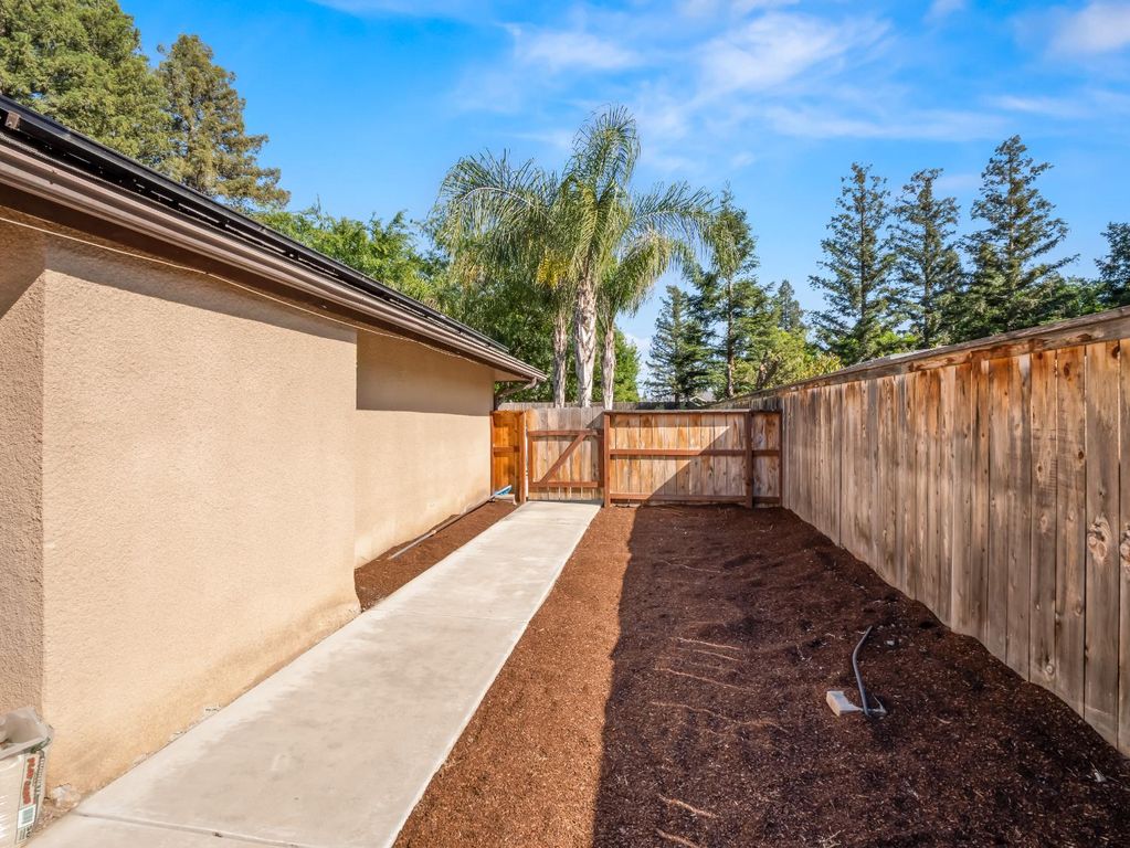 Image 40 of property listing at 8732 N Fuller Avenue, Fresno, CA 93720