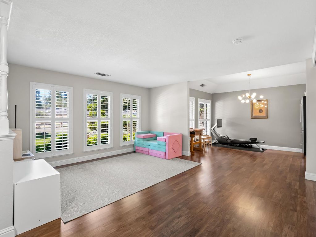 Image 5 of property listing at 8732 N Fuller Avenue, Fresno, CA 93720