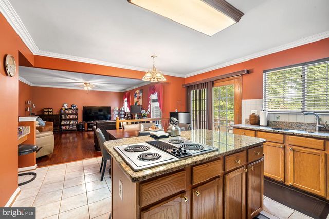 15465 AMBERGATE DR, Woodbridge, VA 22193