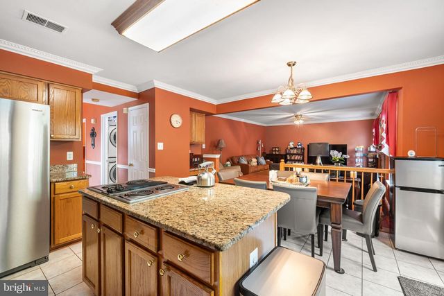 15465 AMBERGATE DR, Woodbridge, VA 22193