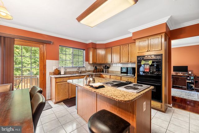 15465 AMBERGATE DR, Woodbridge, VA 22193