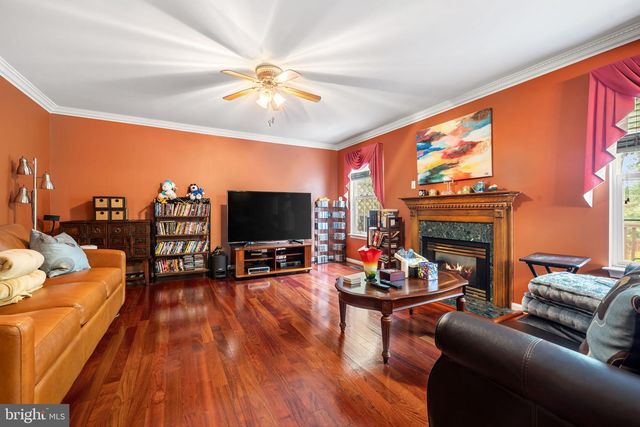 15465 AMBERGATE DR, Woodbridge, VA 22193