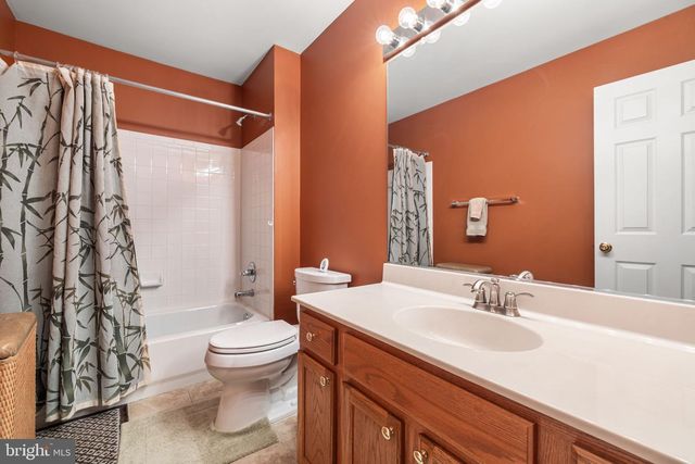 15465 AMBERGATE DR, Woodbridge, VA 22193