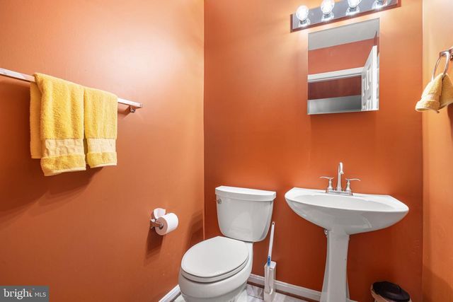 15465 AMBERGATE DR, Woodbridge, VA 22193