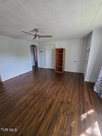 508 East Barton Ridge Road, Greeneville, TN 37745