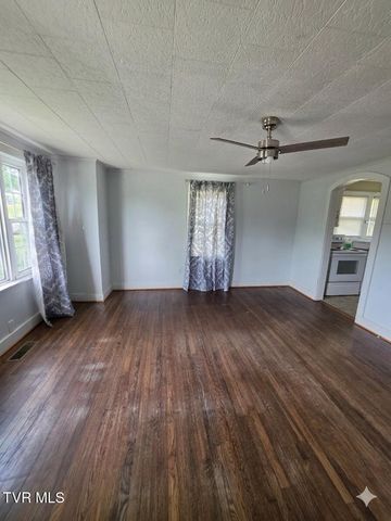 508 East Barton Ridge Road, Greeneville, TN 37745