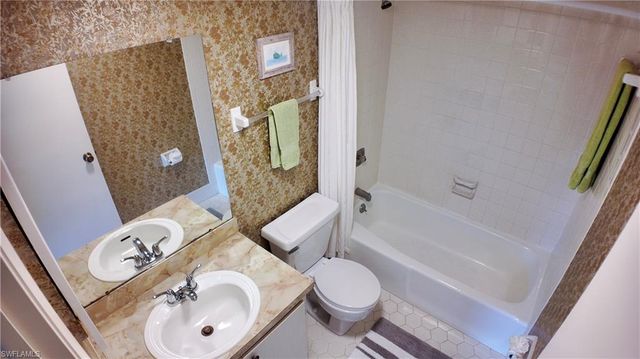 58 Glades BLVD 3, Naples, FL 34112