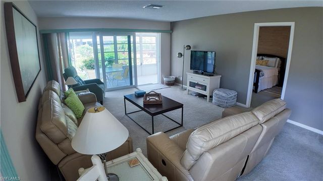 58 Glades BLVD 3, Naples, FL 34112