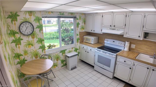 58 Glades BLVD 3, Naples, FL 34112