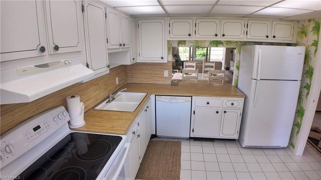 58 Glades BLVD 3, Naples, FL 34112