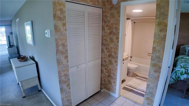 58 Glades BLVD 3, Naples, FL 34112
