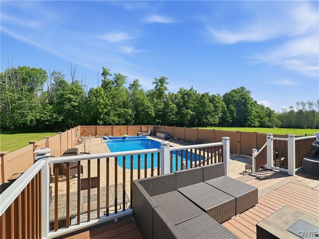18 Regan Drive, Oswego, NY 13126