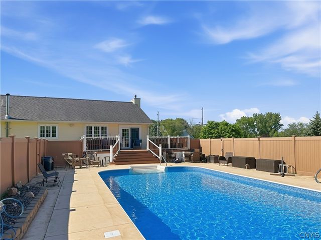 18 Regan Drive, Oswego, NY 13126