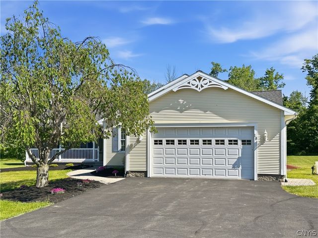 18 Regan Drive, Oswego, NY 13126