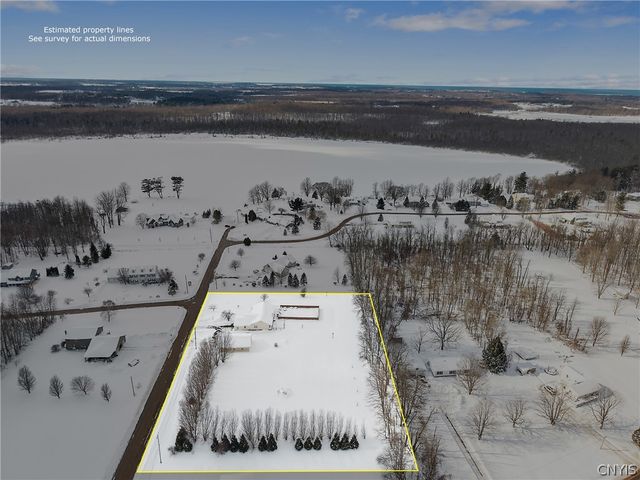 18 Regan Drive, Oswego, NY 13126