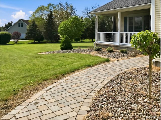 18 Regan Drive, Oswego, NY 13126