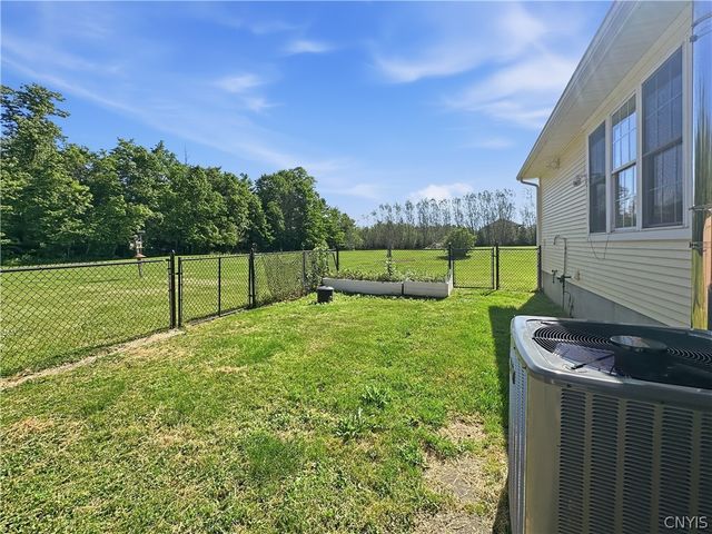 18 Regan Drive, Oswego, NY 13126
