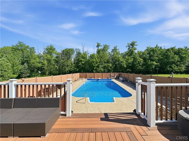 18 Regan Drive, Oswego, NY 13126