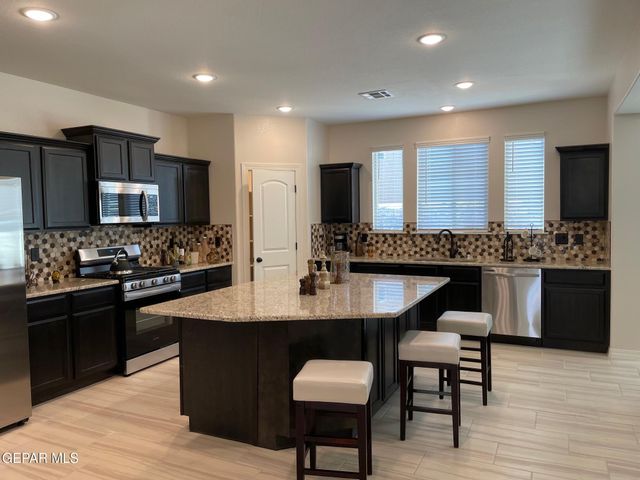 356 Hidden Gem Street, El Paso, TX 79928