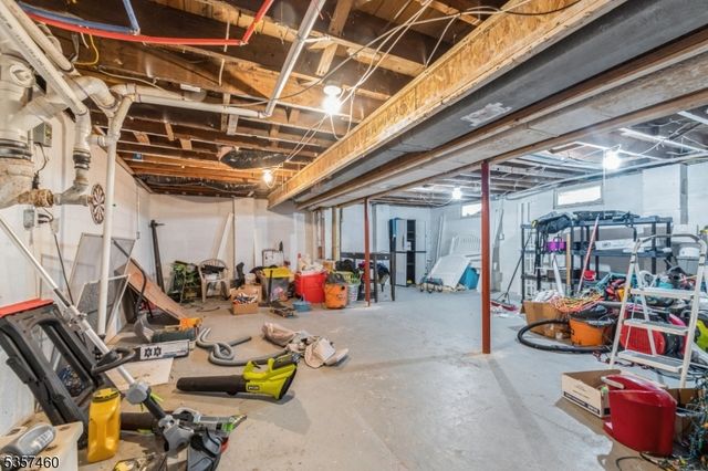 8 Mill Brook Road, Franklin Twp., NJ 07882