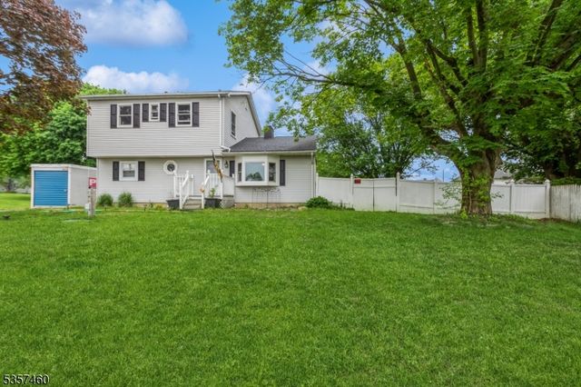 8 Mill Brook Road, Franklin Twp., NJ 07882