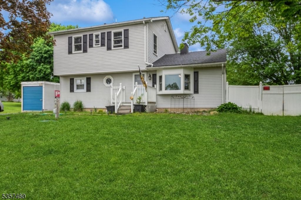 8 Mill Brook Road, Franklin Twp., NJ 07882