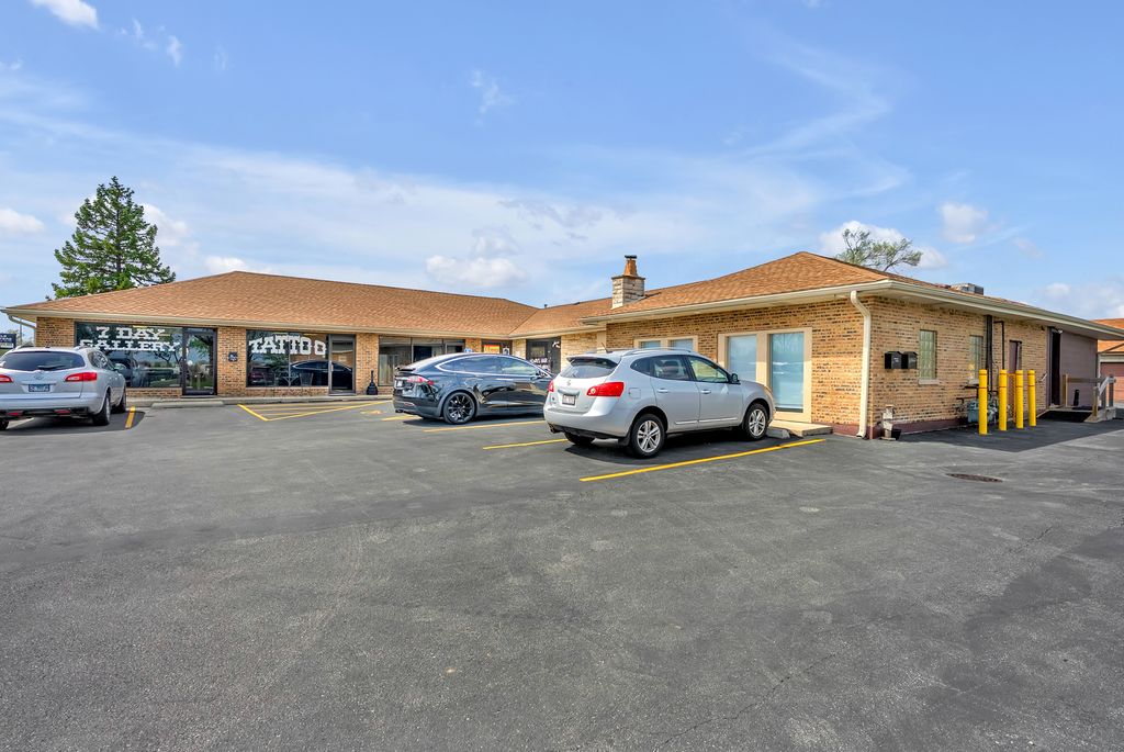 6000 W 159th Street F, Oak Forest, IL 60452
