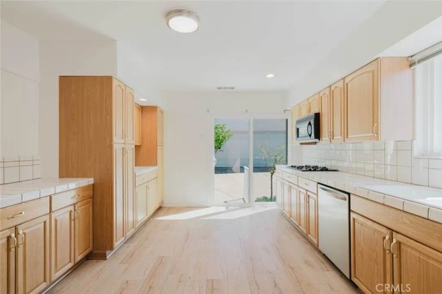 2007 W Kenneth Road, Glendale, CA 91201