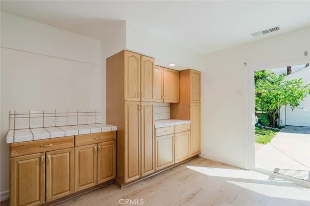 2007 W Kenneth Road, Glendale, CA 91201