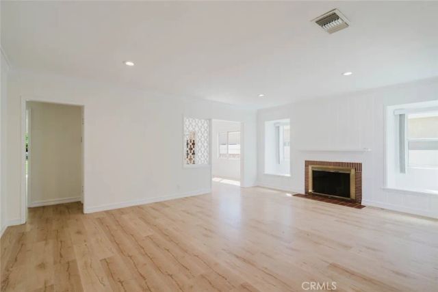 2007 W Kenneth Road, Glendale, CA 91201